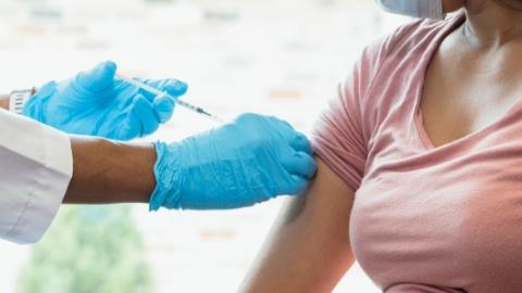 Pregnant woman receiving vaccine
